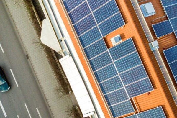Kako do vlastite solarne energije u višestambenoj zgradi